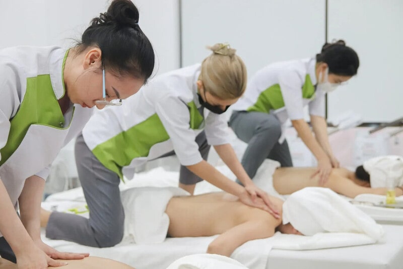 Học massage body có thời gian học nghề ngắn hơn so với phun xăm thẩm mỹ
