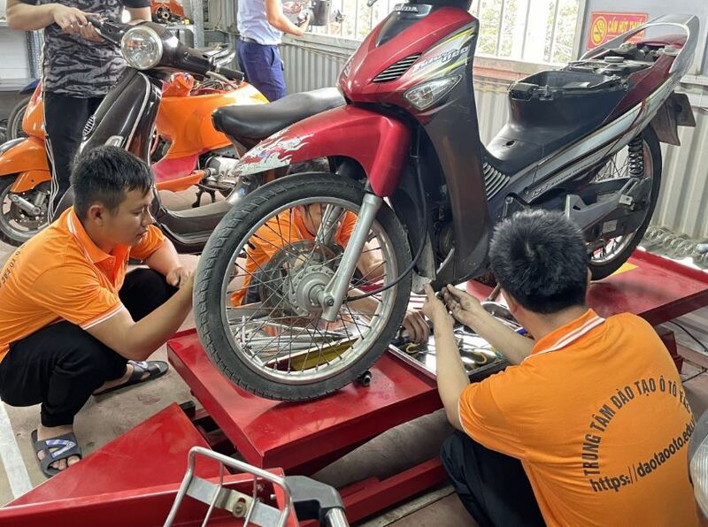 Nghề sửa chữa xe máy có cơ hội việc làm rất cao