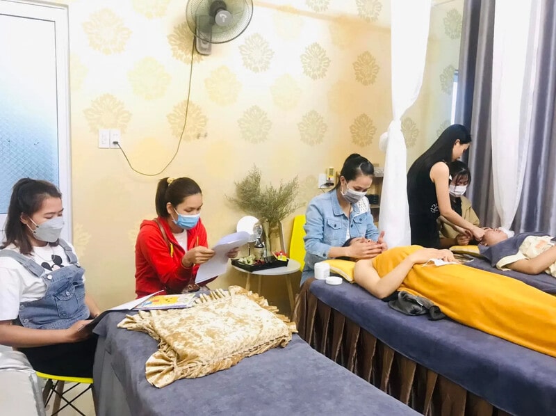 Anita Beauty chiêu sinh học viên cho chương trình đào tạo gội đầu dưỡng sinh tại Nha Trang
