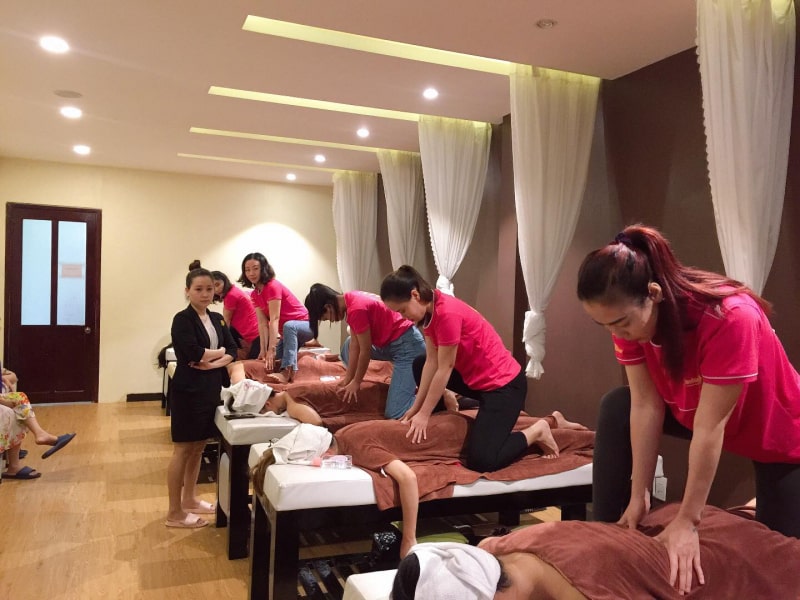 Khoá học massage body ở Thừa Thiên Huế thường không tốn nhiều thời gian nên mọi người có thể chủ động sắp xếp việc học để sớm có thể hành nghề