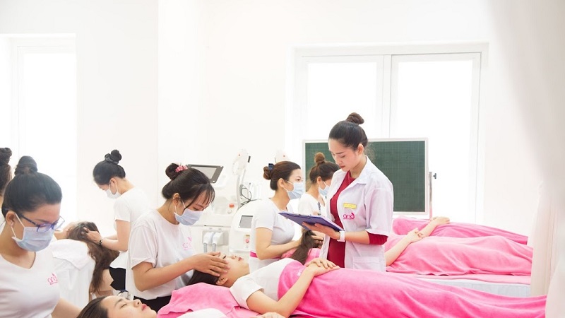 ANA hay hầu hết các trung tâm đào tạo chăm sóc da uy tín ở TP Hồ Chí Minh, có sự kèm sát của giảng viên