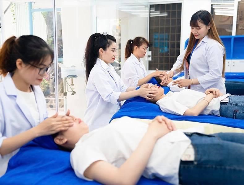 Hầu hết các cơ sở dạy spa chuyên nghiệp tại Huế đều chú trọng thực hành với thời gian chiếm đến hơn 80%
