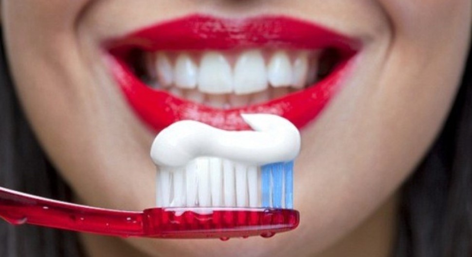 Cách vệ sinh răng miệng sau khi phun môi là rất quan trọng để bảo vệ môi tránh bị viêm nhiễm