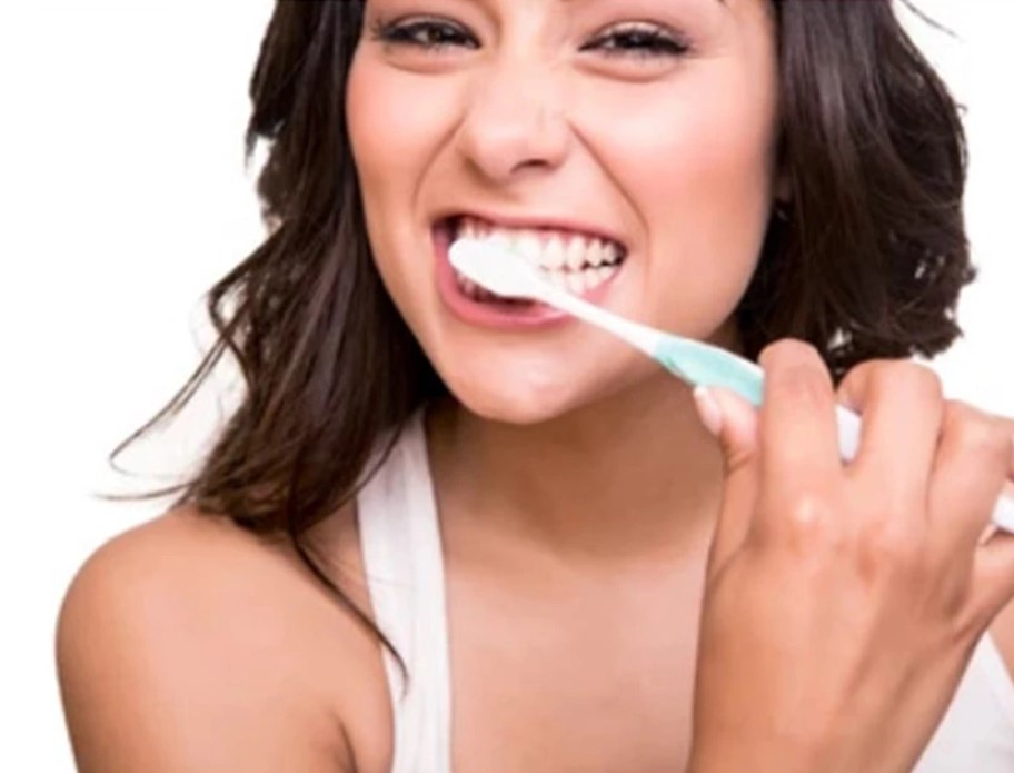 Những điều cần tránh khi chăm sóc răng miệng sau phun môi