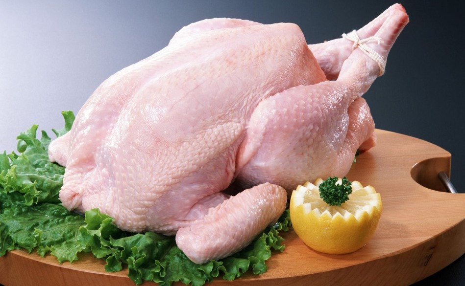 Phun môi kiêng gì? Cần kiêng thịt gà để tránh mưng mủ