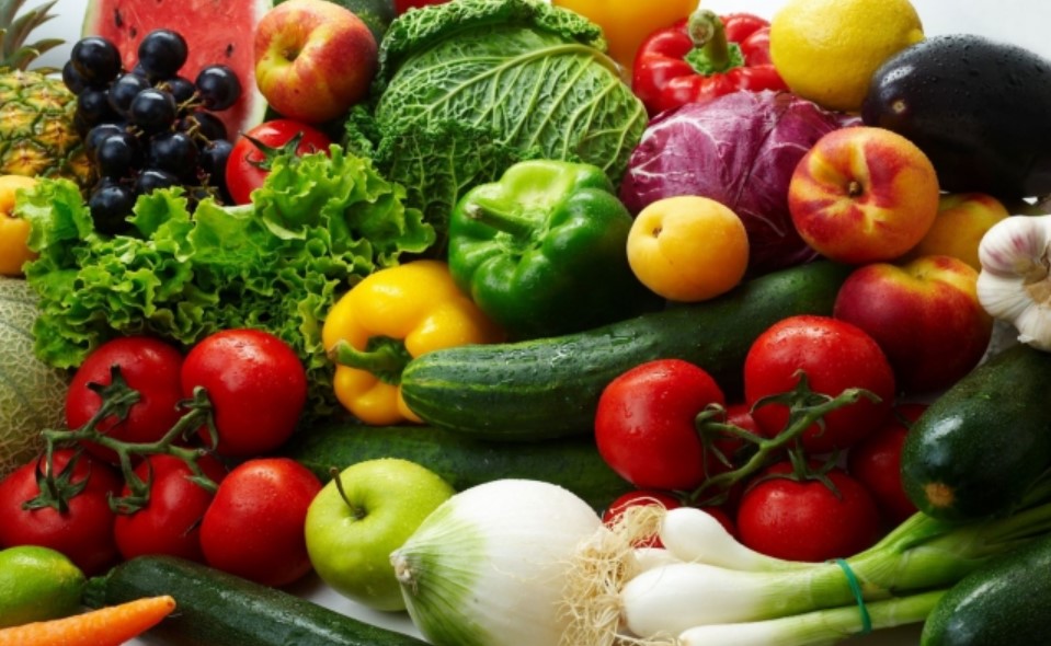 Ăn nhiều rau củ trong quá trình hồi phục, giúp môi lên màu đẹp hơn và hỗ trợ quá trình làm lành nhanh chóng