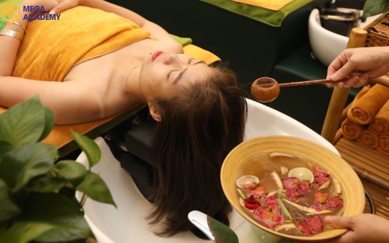 Top địa chỉ dạy học gội đầu dưỡng sinh Quảng Trị chất lượng Tại Khánh Ngân Spa, học viên được trải nghiệm thực hành thực tế