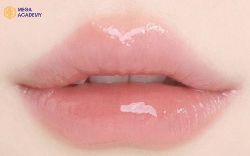 Phun môi Candy Lips là gì? Giá bao nhiêu? Ai nên thực hiện? Kỹ thuật Candy Lips giúp môi lên màu chuẩn và tự nhiên