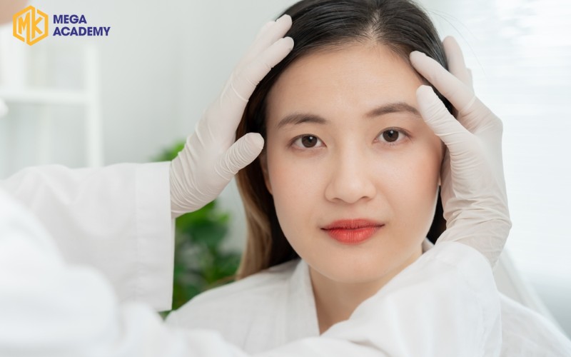 Điêu khắc đầu chân mày phun đuôi là gì? Ưu điểm và quy trình thực hiện Quy trình thực hiện điêu khắc đầu chân mày phun đuôi