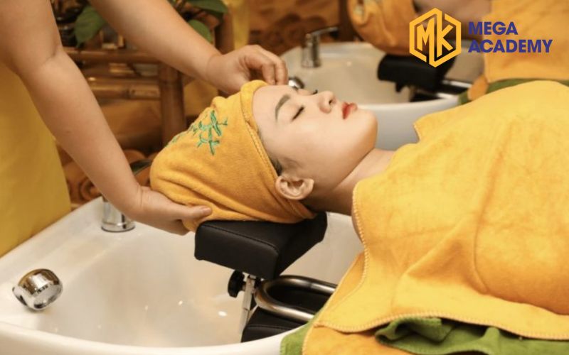 Mega Academy: Cung cấp kiến thức và trang thiết bị đầy đủ, kết hợp với sự chăm chỉ