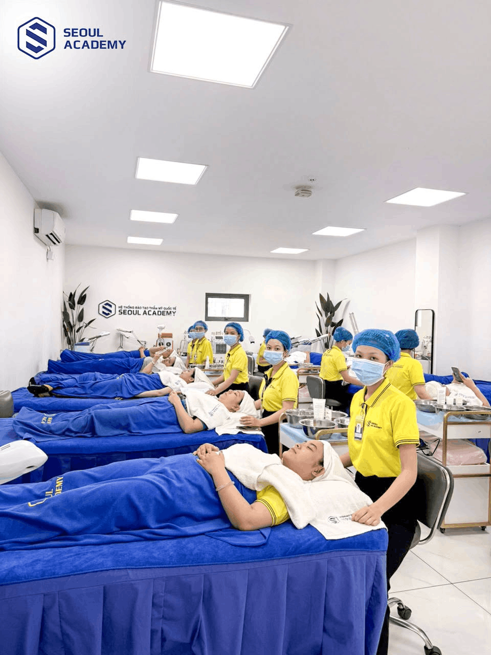 Nên học nghề thẩm mỹ nếu yêu thích ngành làm đẹp và muốn rút ngắn thời gian học nghề